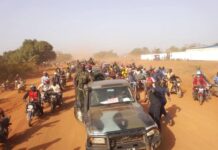 Mandiana : une foule immense rend hommage à Toumba Diakité à Bagafèa