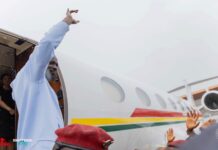 Mamadi Doumbouya quitte Conakry pour un congé annuel en Grèce